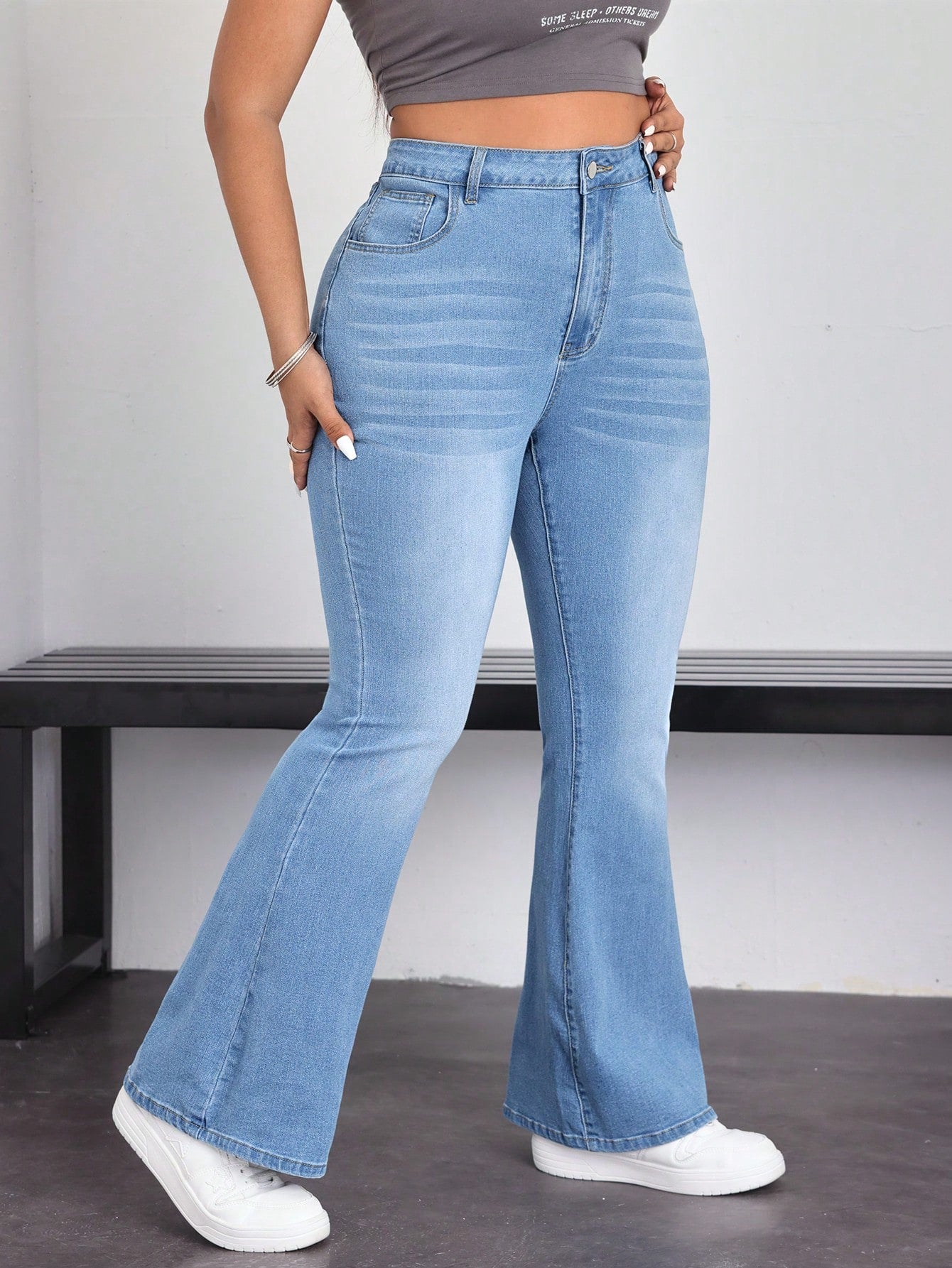 EZwear Plus Size Simple Casual Flare Leg Jeans