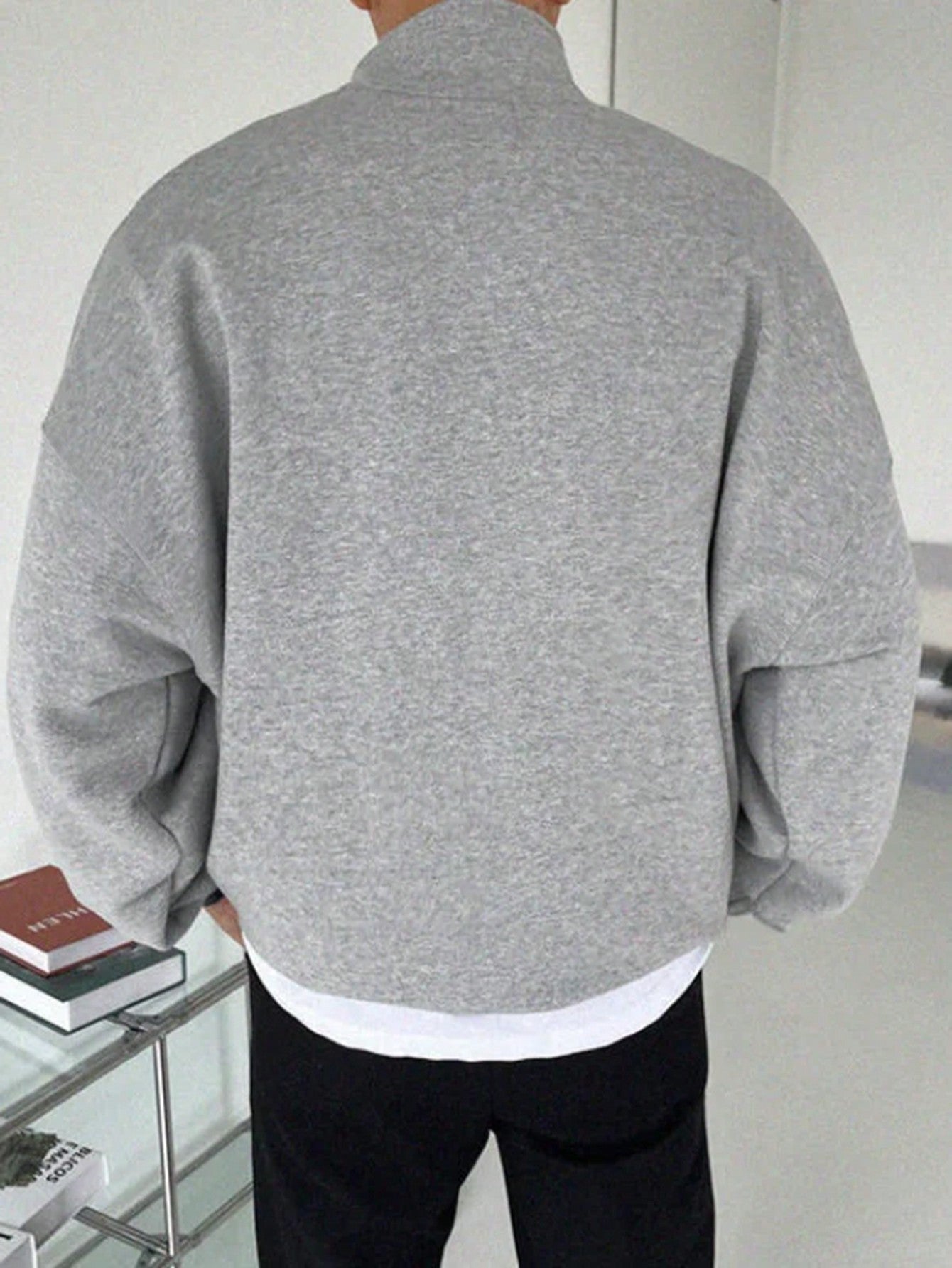 Manfinity Dauomo Men's Solid Grey Simple Daily Long Sleeve Pullover Sweatshirt