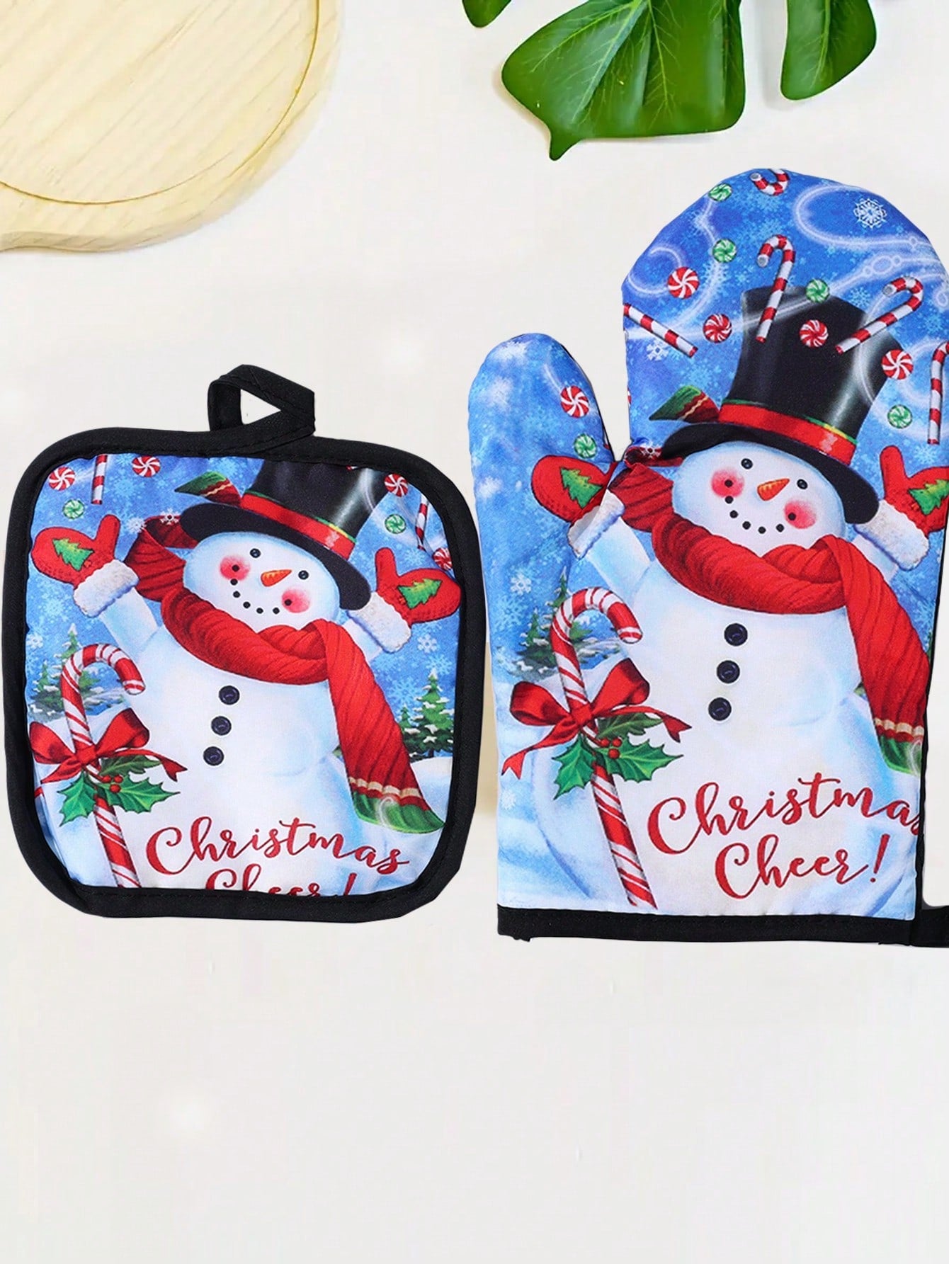 2Pcs Christmas Heat Insulation Oven Gloves,Santa Claus Snowman Pattern,Christmas Decorations,Kitchen Essentials, Baking Tools,Holiday Cooking And Baking Supplies,Xmas Party Decor,Merry Christmas,2025 New Year Decor