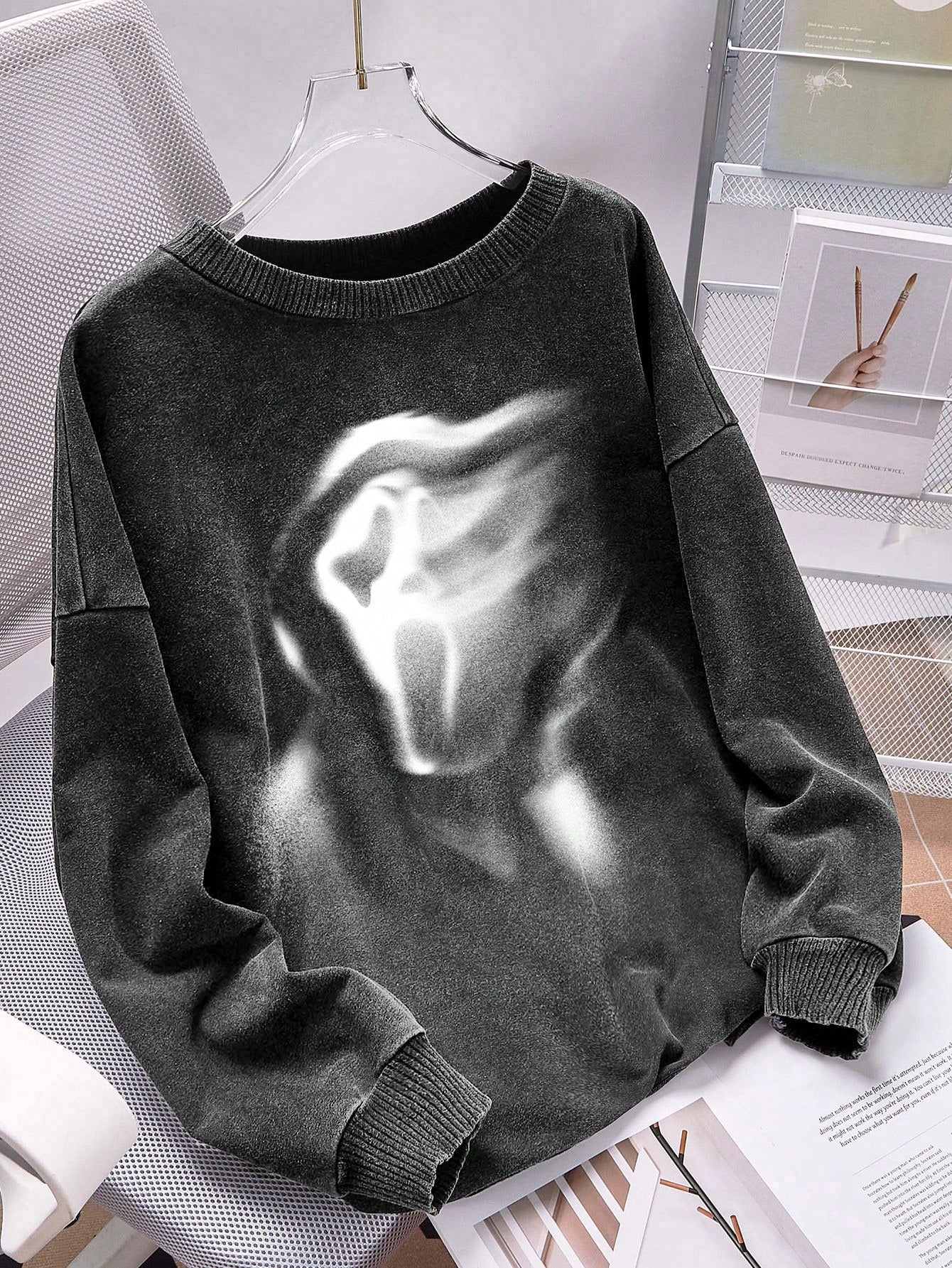 EZwear Women's New Black Distressed Fried Snowflake Ghost Face Printed Round Neck Loose Sweatshirt, Suitable For Daily Wear And Suitable For Halloween