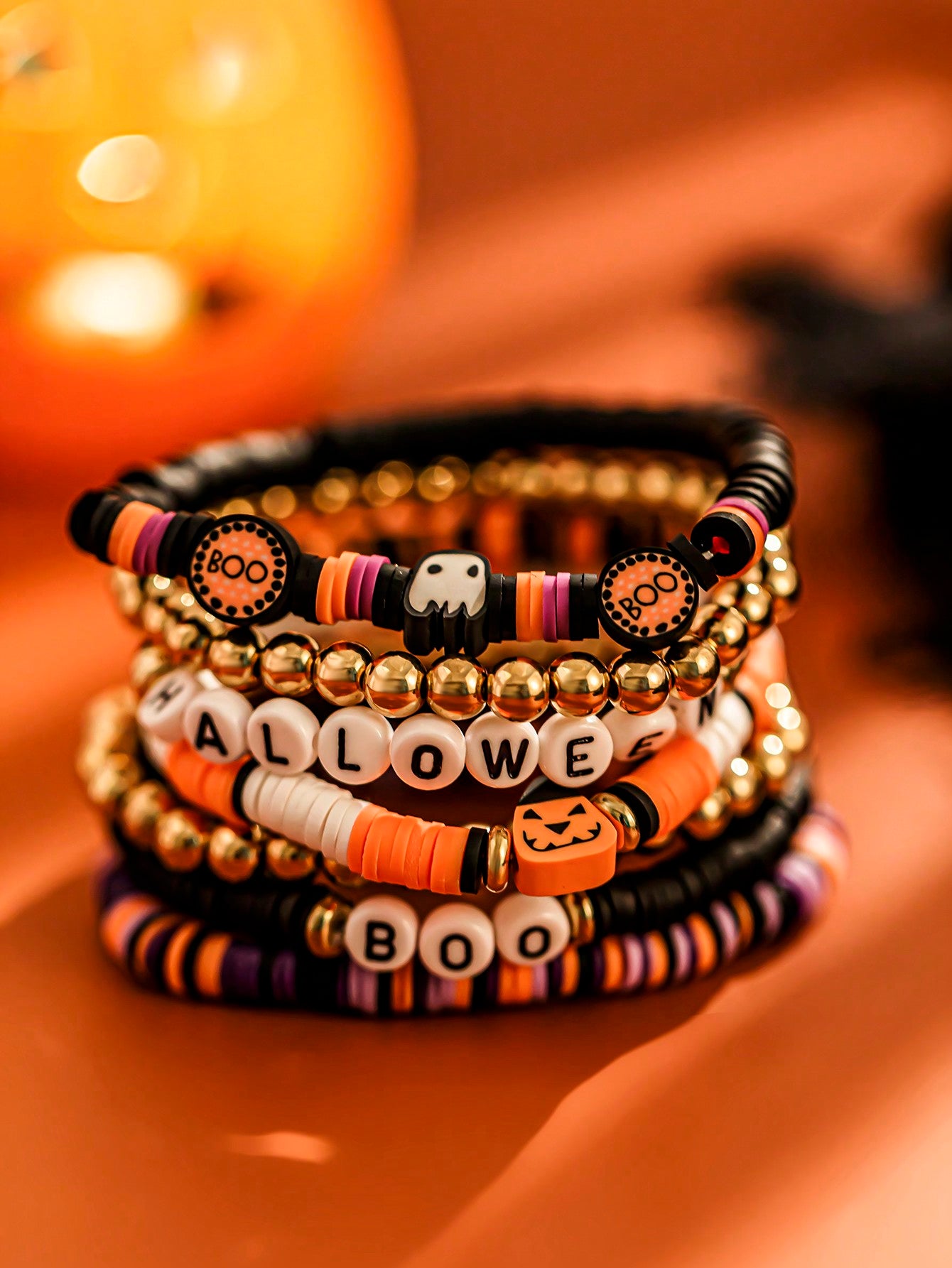 7pcs Halloween Themed Polymer Clay Beaded Stackable Elastic Bracelet Set, Fashionable Pumpkin