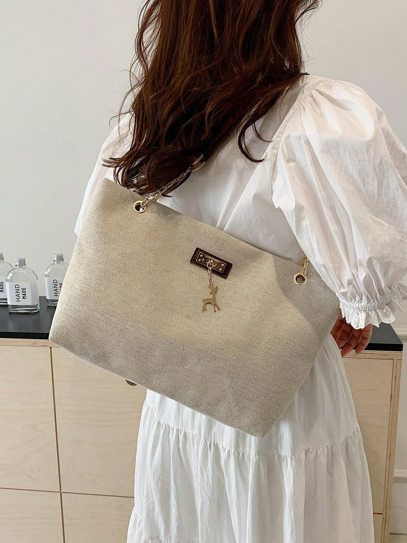 New Tote Bag With Fashionable Metal Deer Decoration, Large Capacity Tote With Chain Strap, Dual Handle Casual Tote Shoulder Bag For Women, Trendy Tote Bags For Ladies