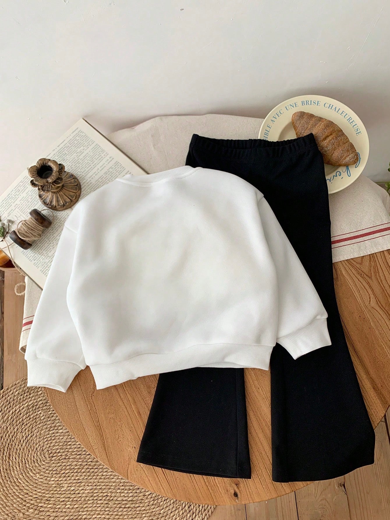 2pcs Young Girl Fashionable Urban Style Round Neck Pullover With Long Sleeves And Bell Bottom Knitted Pants,Autumn And Winter,Great For Casual