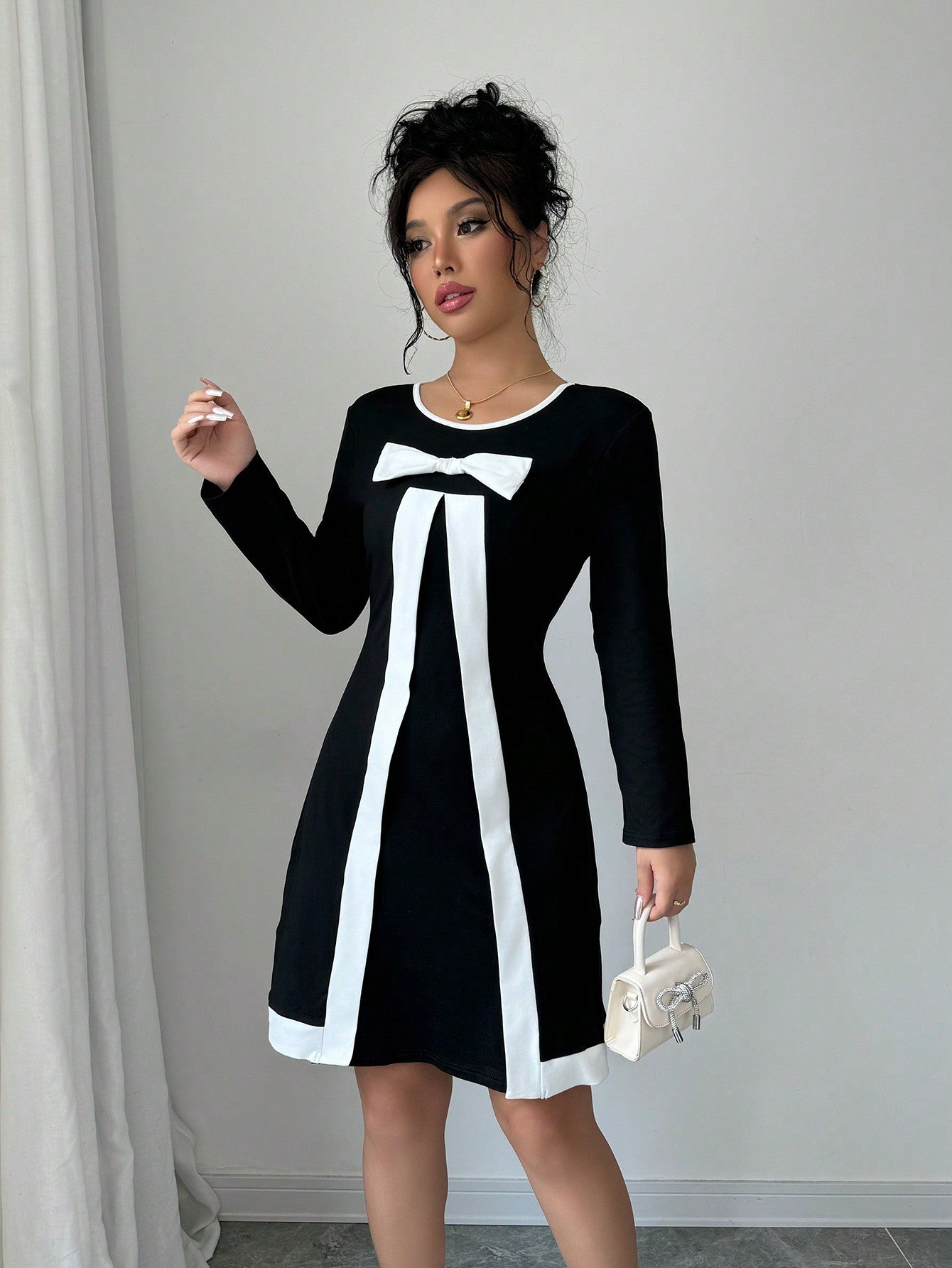 Elenzya Women's Black And White Contrast Color Block Round Neck Long Sleeve Casual Short Dress