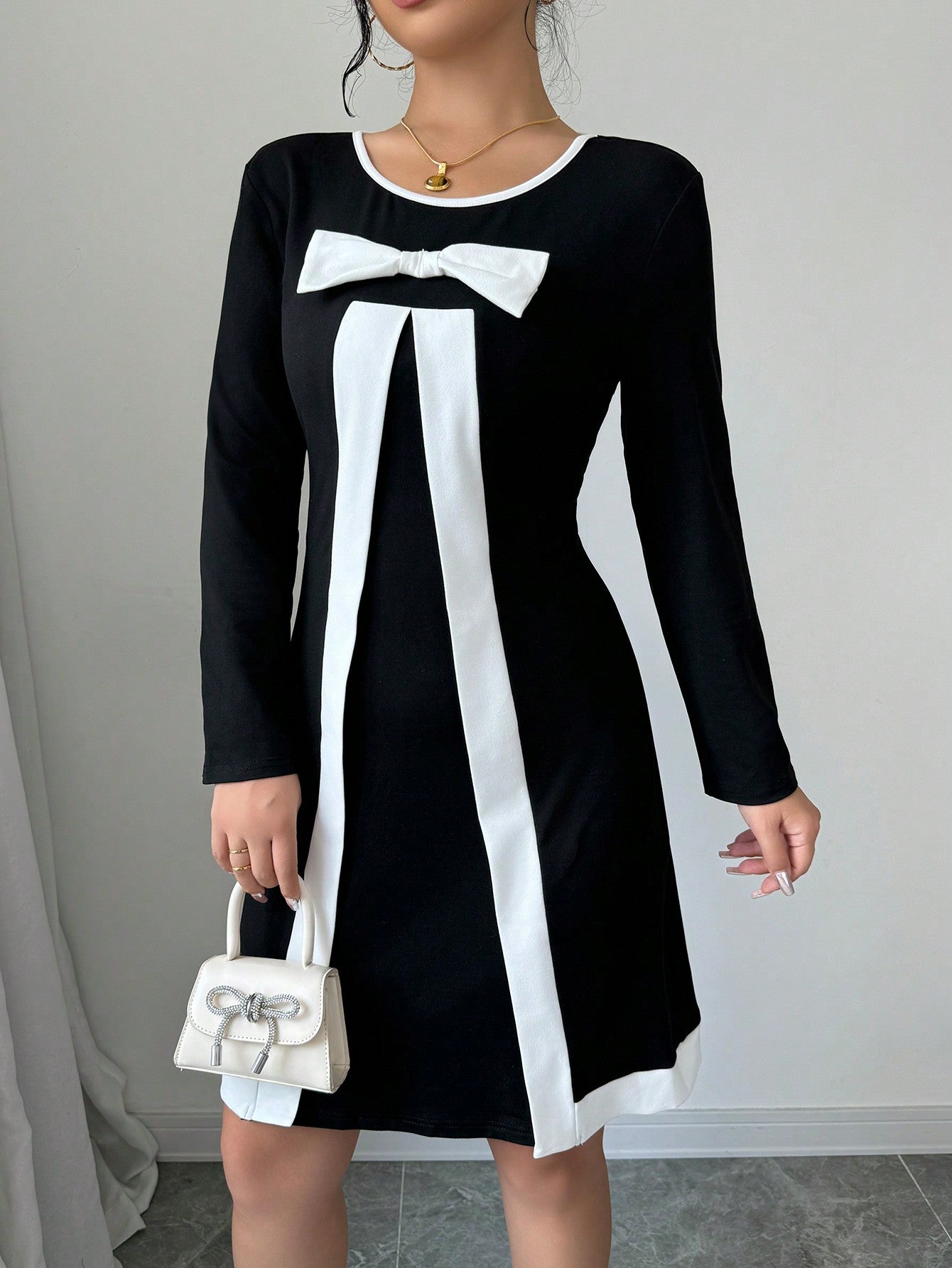 Elenzya Women's Black And White Contrast Color Block Round Neck Long Sleeve Casual Short Dress