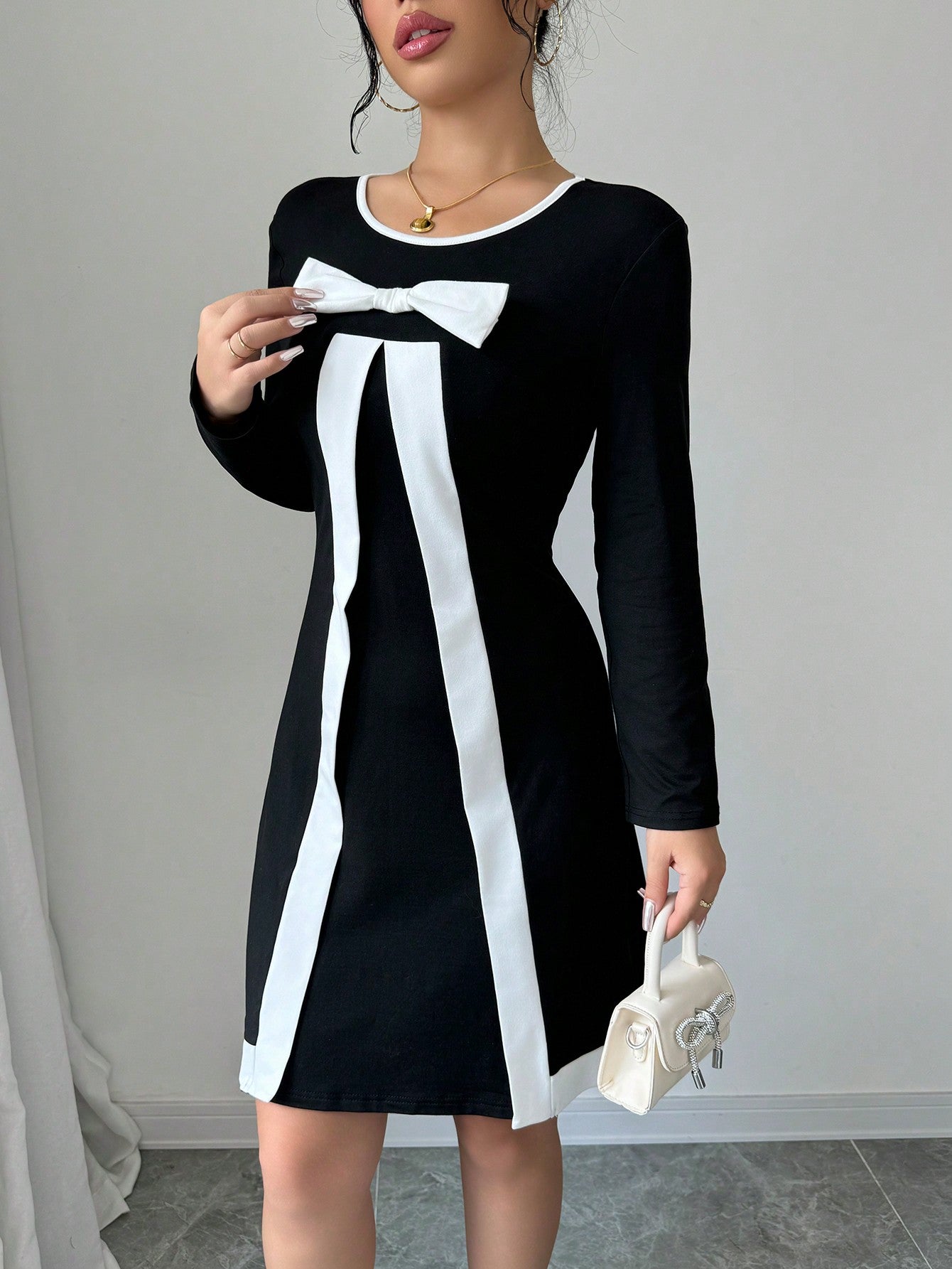 Elenzya Women's Black And White Contrast Color Block Round Neck Long Sleeve Casual Short Dress