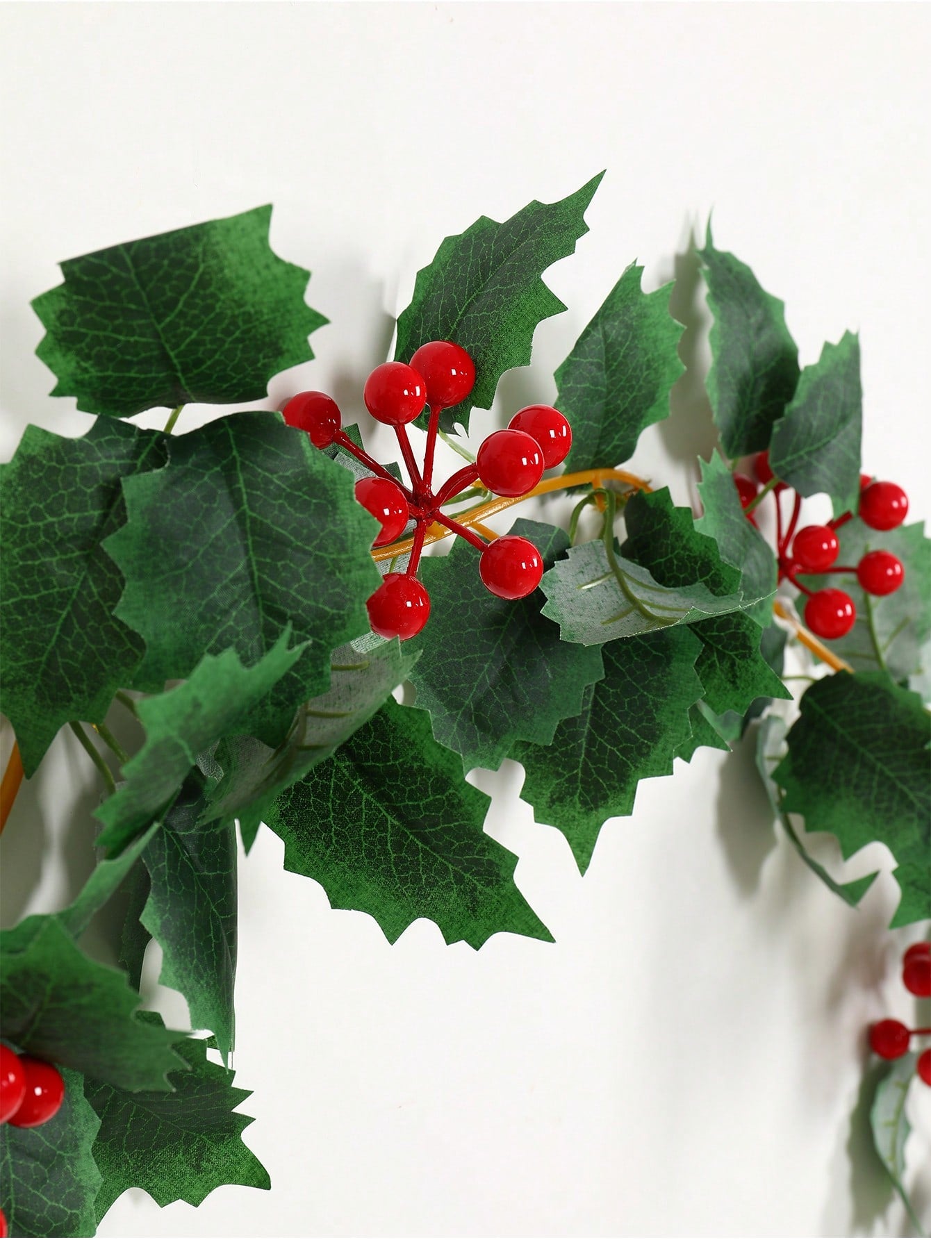 1pc Christmas Small Berries Hollyleaf Simulation Rattan, Christmas Artificial Small Berries Rattan, Simulation Fake Green Leaves Red Fruit Cane, Floral Christmas Tree Christmas Garland With Berries, Noel Decor, Navidad Decor,Christmas