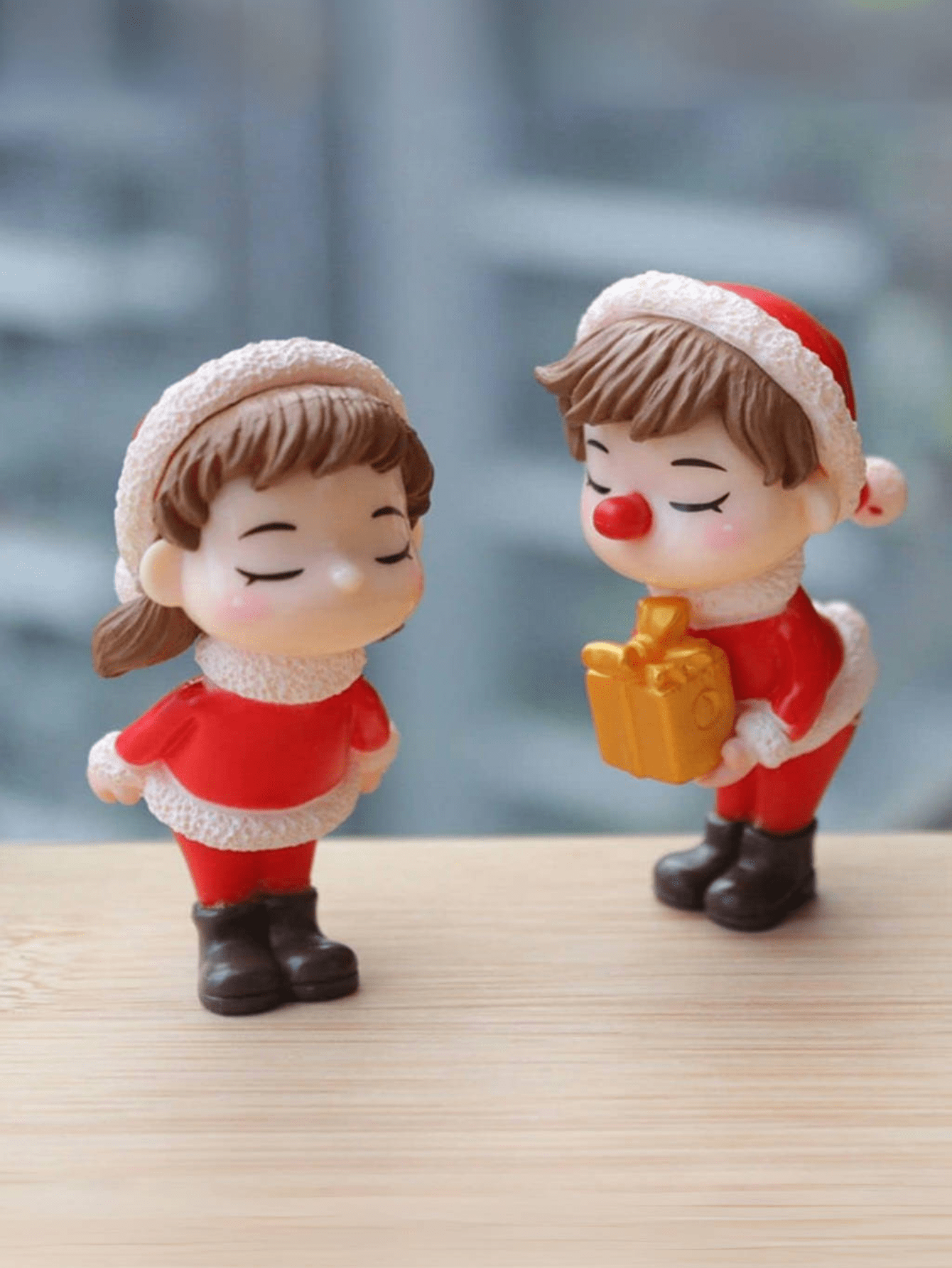 1pair Mini Christmas Couple Figure, Micro Landscape Decoration,Creative Desktop Table Ornament Xmas Festival Gift , Cute Red Resin Craft