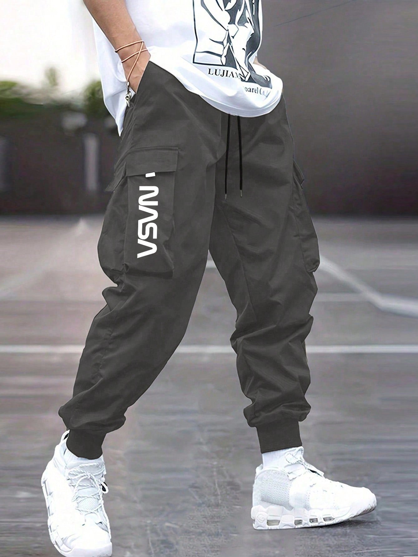 Men's Letter Print Cargo Pants With Multiple Pockets