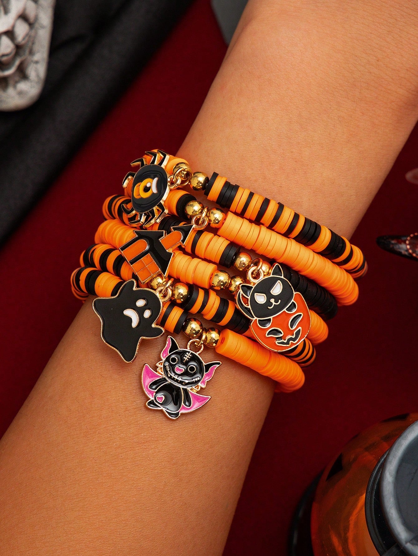 7pcs Halloween Themed Polymer Clay Beaded Stackable Elastic Bracelet Set, Fashionable Pumpkin