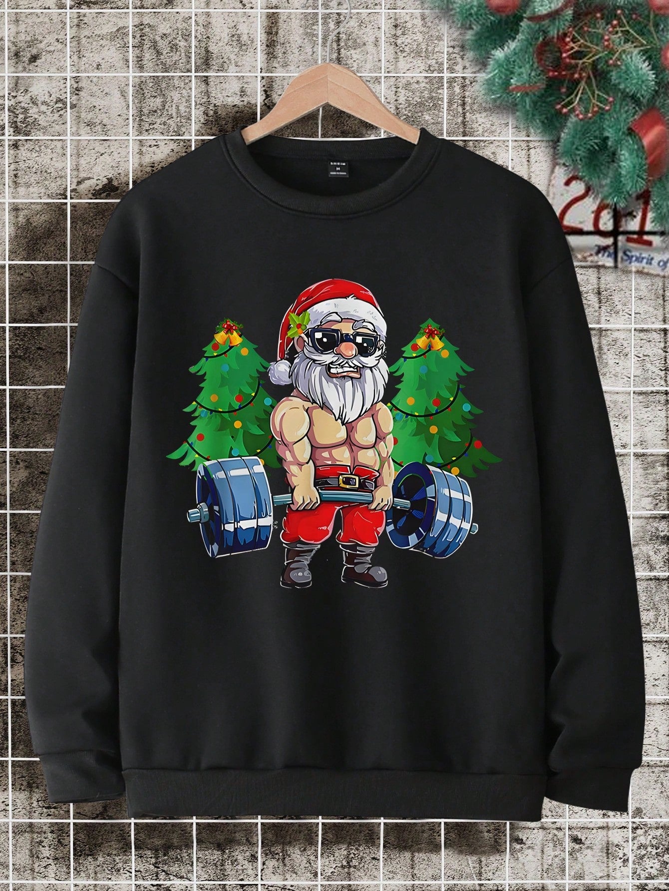 Christmas Casual Santa Lifting Weights In Forest Cartoon Graphic Fleece Crew Neck Sweatshirt For Men, Suitable For Christmas Party, Autumn/Winter