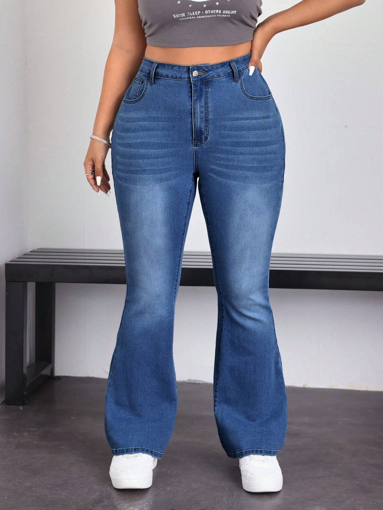 EZwear Plus Size Simple Casual Flare Leg Jeans