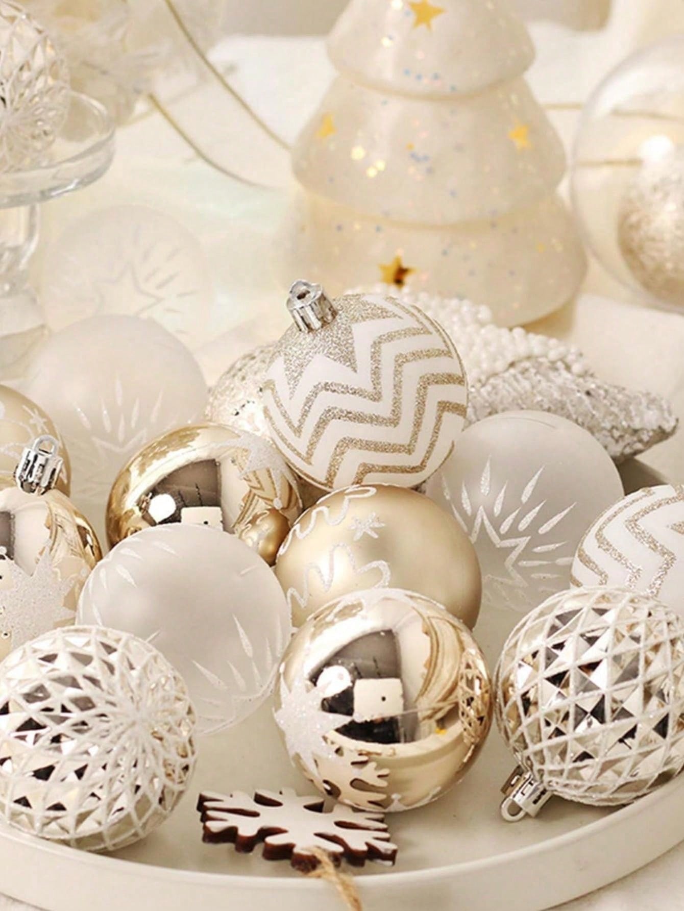 16PCS Christmas Tree Decorations, Christmas Ball Ornaments Set, Champagne Gold White Shatterproof 2.36''Christmas Tree Pendants For Home Party Indoor Outdoor Decor