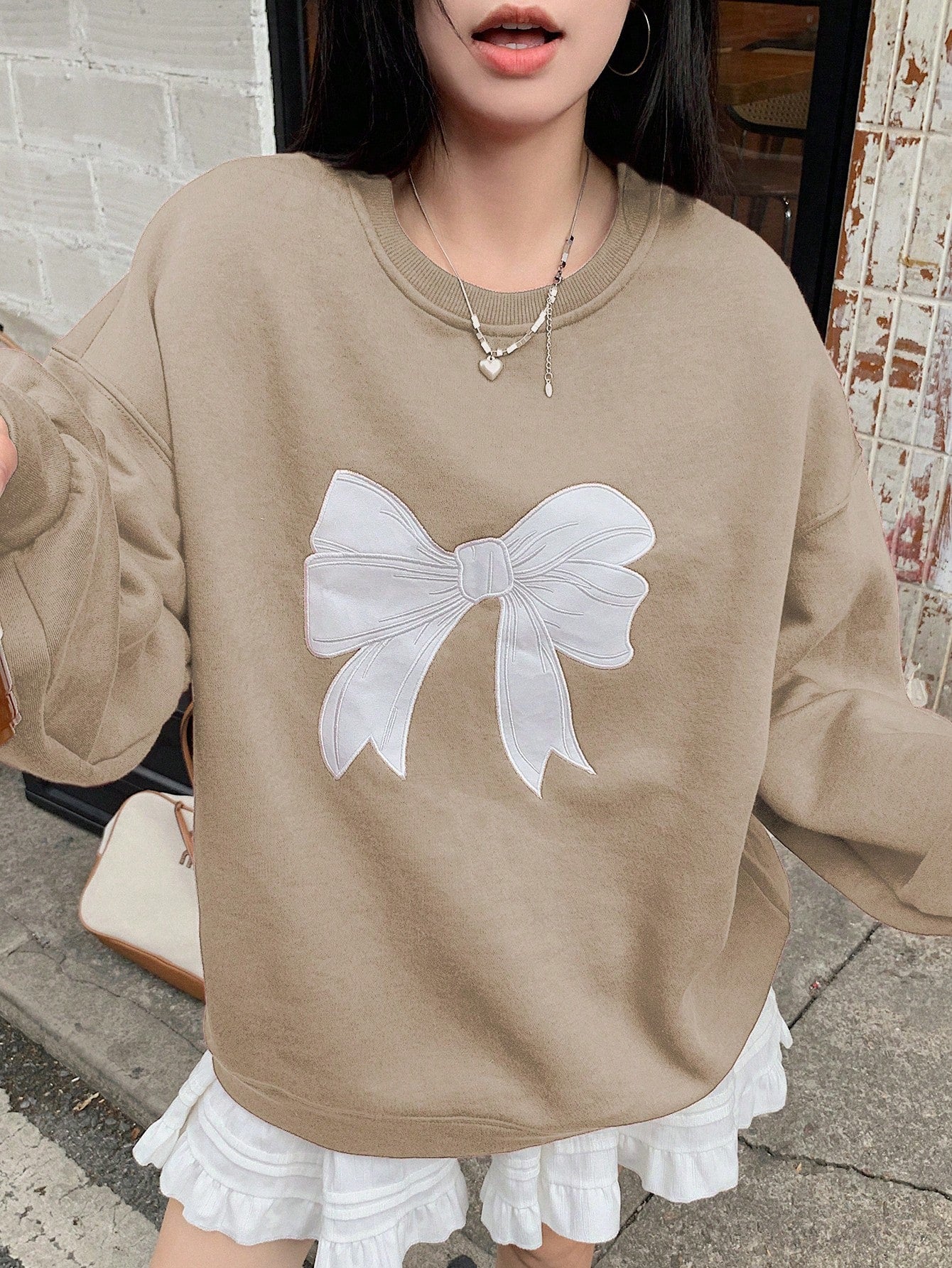 DAZY Women's Round Neck Embroidered Bow Decor Long Sleeve Sweatshirt