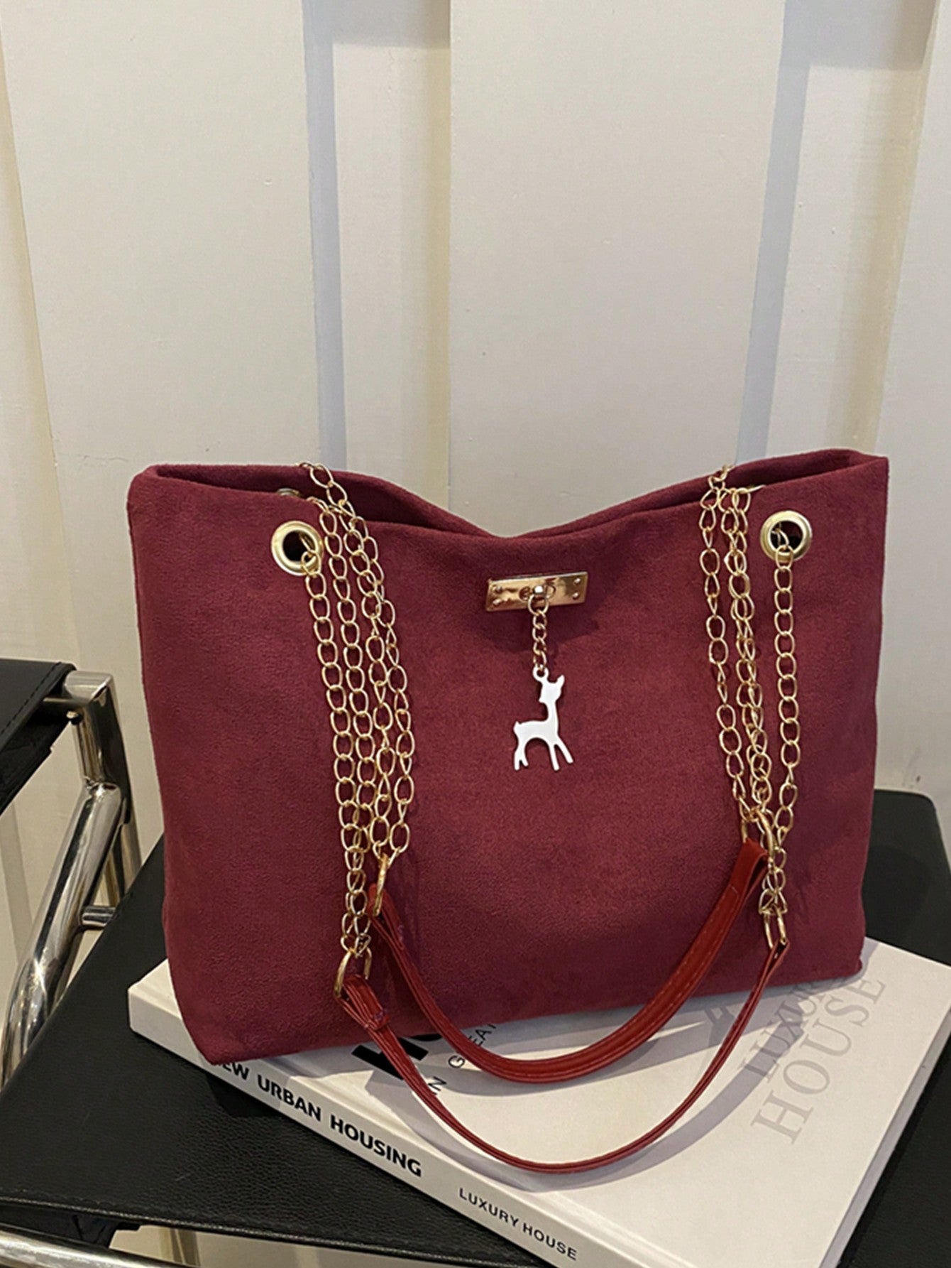 New Tote Bag With Fashionable Metal Deer Decoration, Large Capacity Tote With Chain Strap, Dual Handle Casual Tote Shoulder Bag For Women, Trendy Tote Bags For Ladies