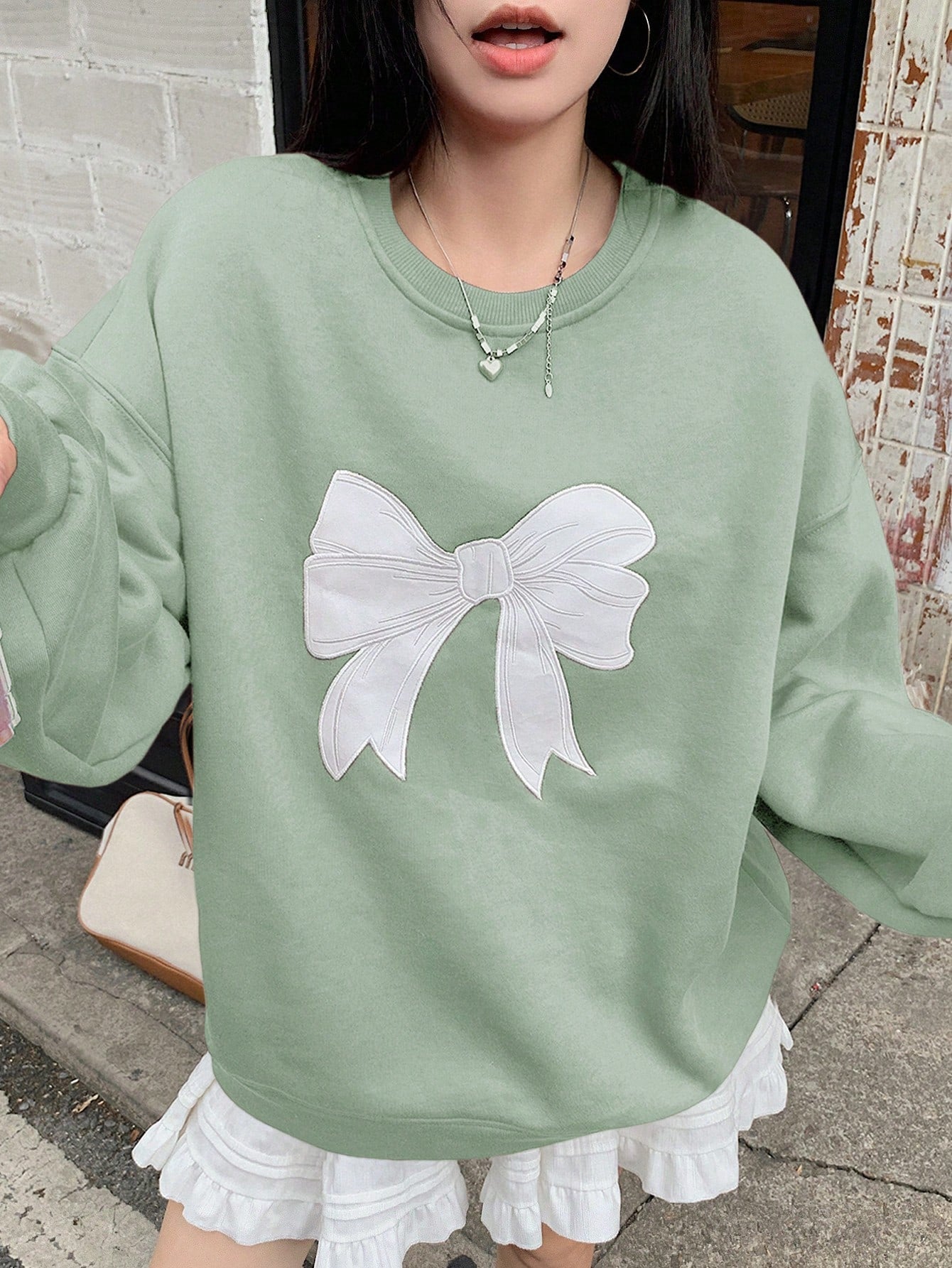 DAZY Women's Round Neck Embroidered Bow Decor Long Sleeve Sweatshirt