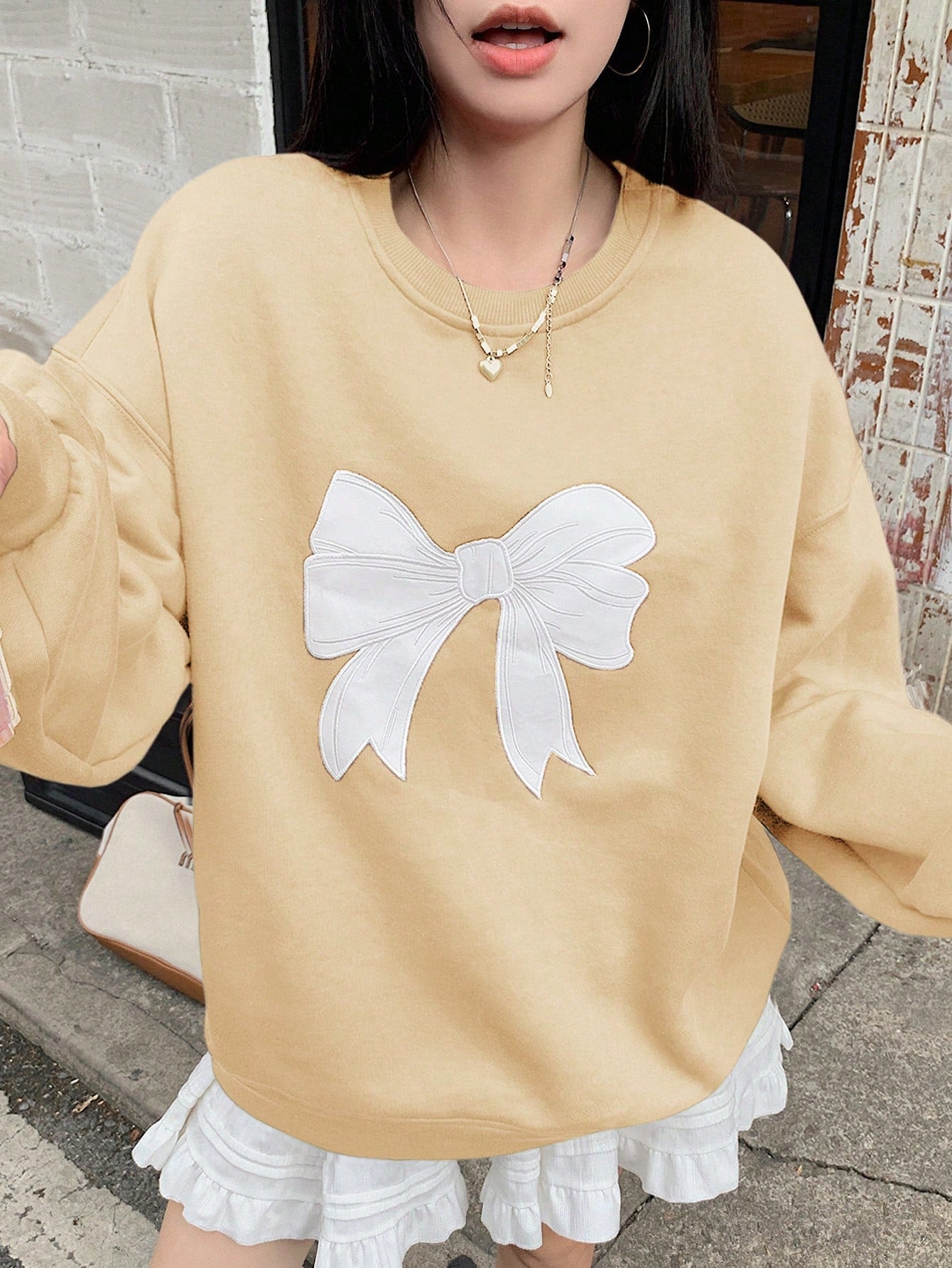 DAZY Women's Round Neck Embroidered Bow Decor Long Sleeve Sweatshirt