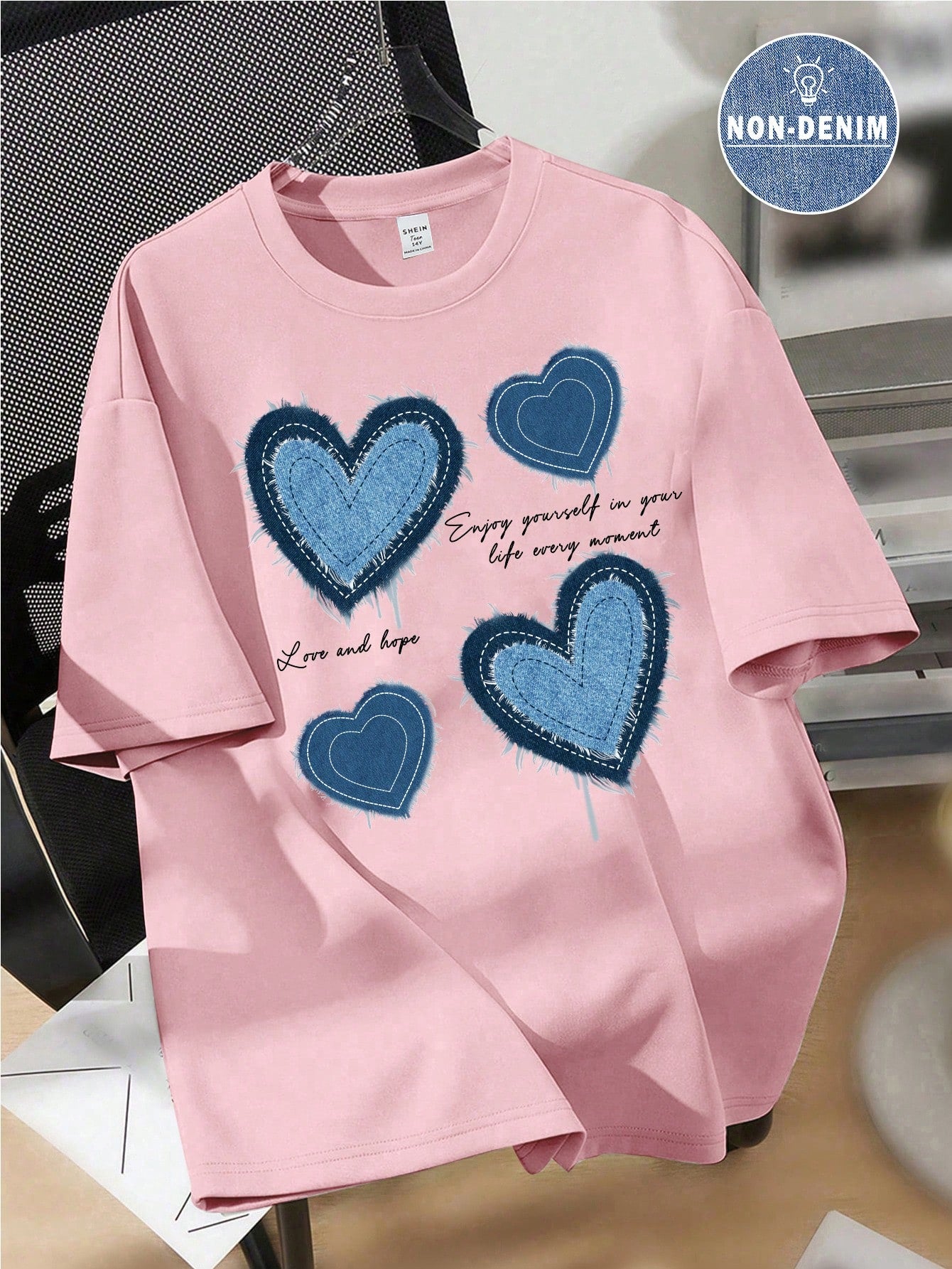 EZwear Women's Plus Size T-Shirts, Casual Minimalist Heart Patch Design Round Neck Short Sleeve Loose Fit Plus Size T-Shirt, Suitable For Summer